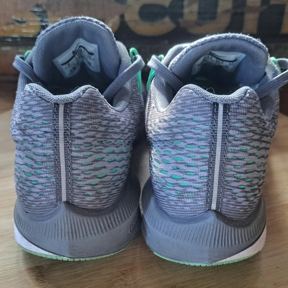 Nike Zoom Winflo 5 Running Shoes Women's Size 6 Gray Green Sneakers AA7414-003